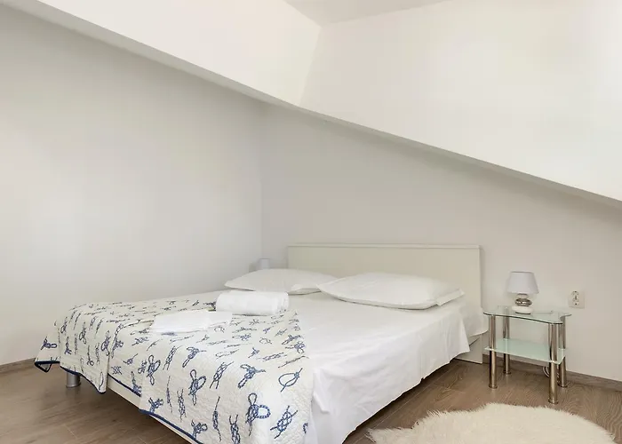Apartmant Centar شقة *